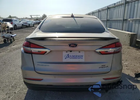 2019 Ford Fusion Se z USA, uszkodzony, nr VIN 3FA6P0LU6KR172658